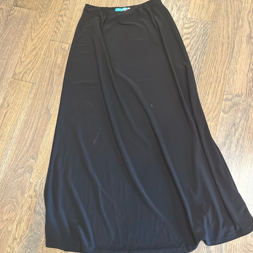 Junee size 12 maxi skirt